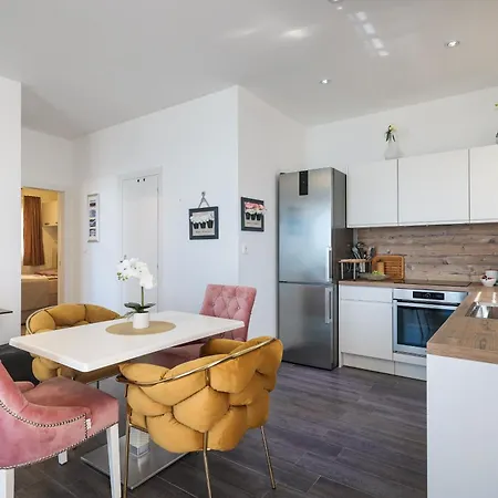 Amfora Apartment *